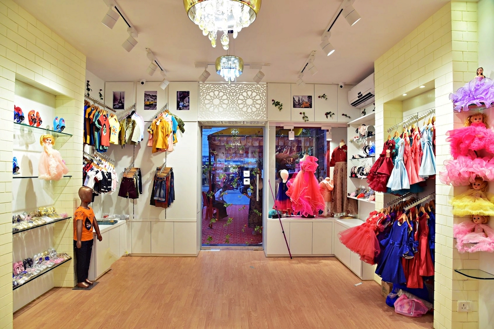 There's a new shopping destination for kids in Lucknow. Kinder Closet - a one-stop shop for children's clothing, shoes & accessories has - opened their new store in Kapoorthala, Aliganj.